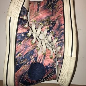 Bubblegum converse size 7